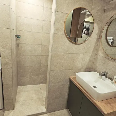 Olivia Lux In Center With Privat Parking Apartamento